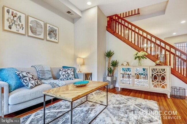 Building Photo - 766 Harvard St NW