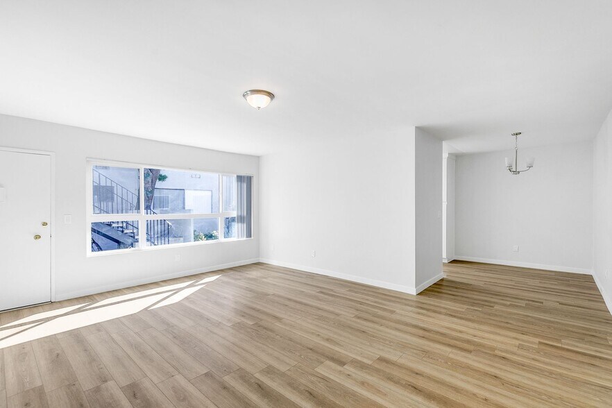 Interior Photo - 18545 Clark Street