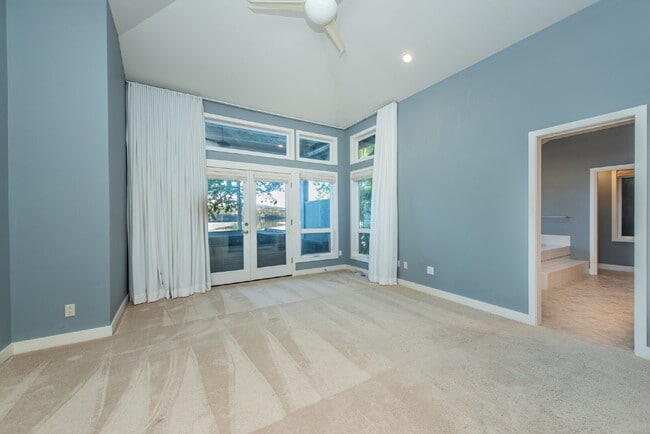 Building Photo - Beautiful Custom Home Overlooking Sequim Bay