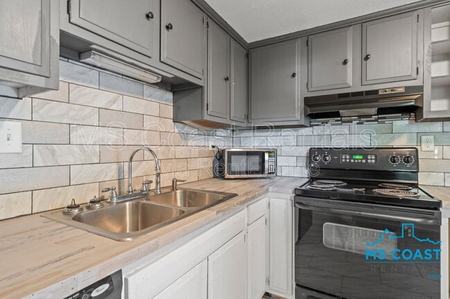 Building Photo - 2538 Bryn Mawr Ave