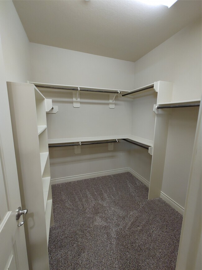 Building Photo - 9014 Meacom Dr