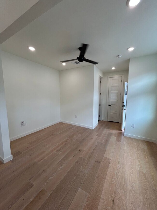 Building Photo - 1403 Cometa St