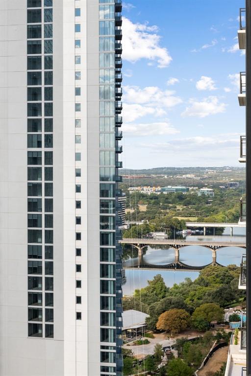 Building Photo - 610 Davis St