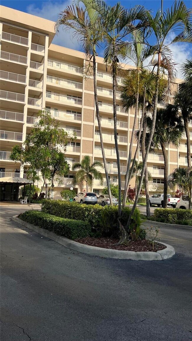 Building Photo - 2671 S Course Dr