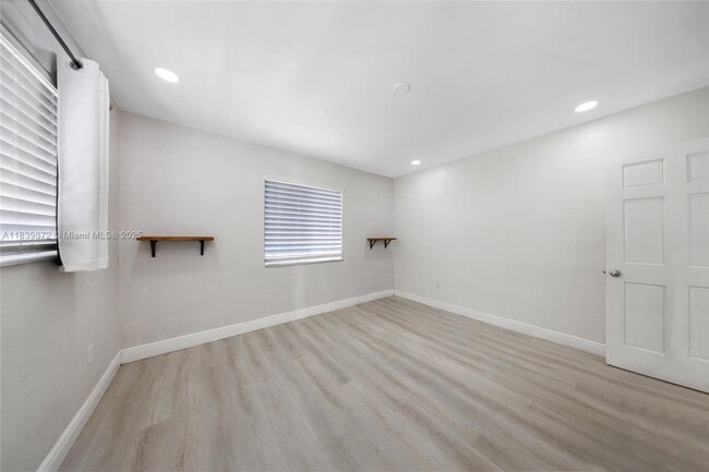 Building Photo - 5781 SW 25th St