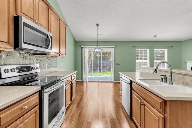 Building Photo - 124 Dovetail Cir
