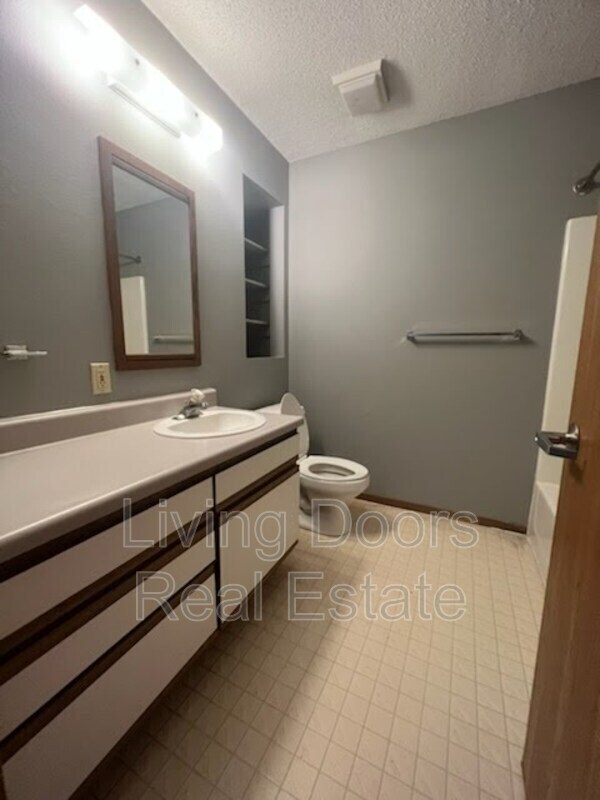 Building Photo - 603 S Washington St