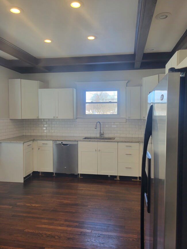 Building Photo - 230 Rugg Ave