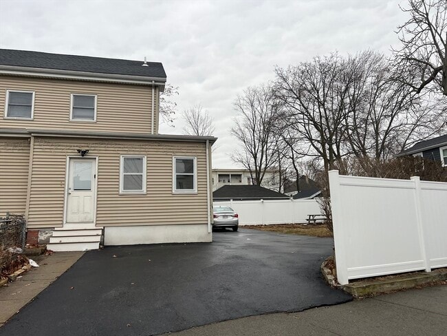 Building Photo - 96 Washington St