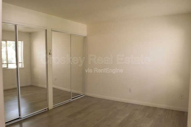 Building Photo - 2225 Lakeview Cir