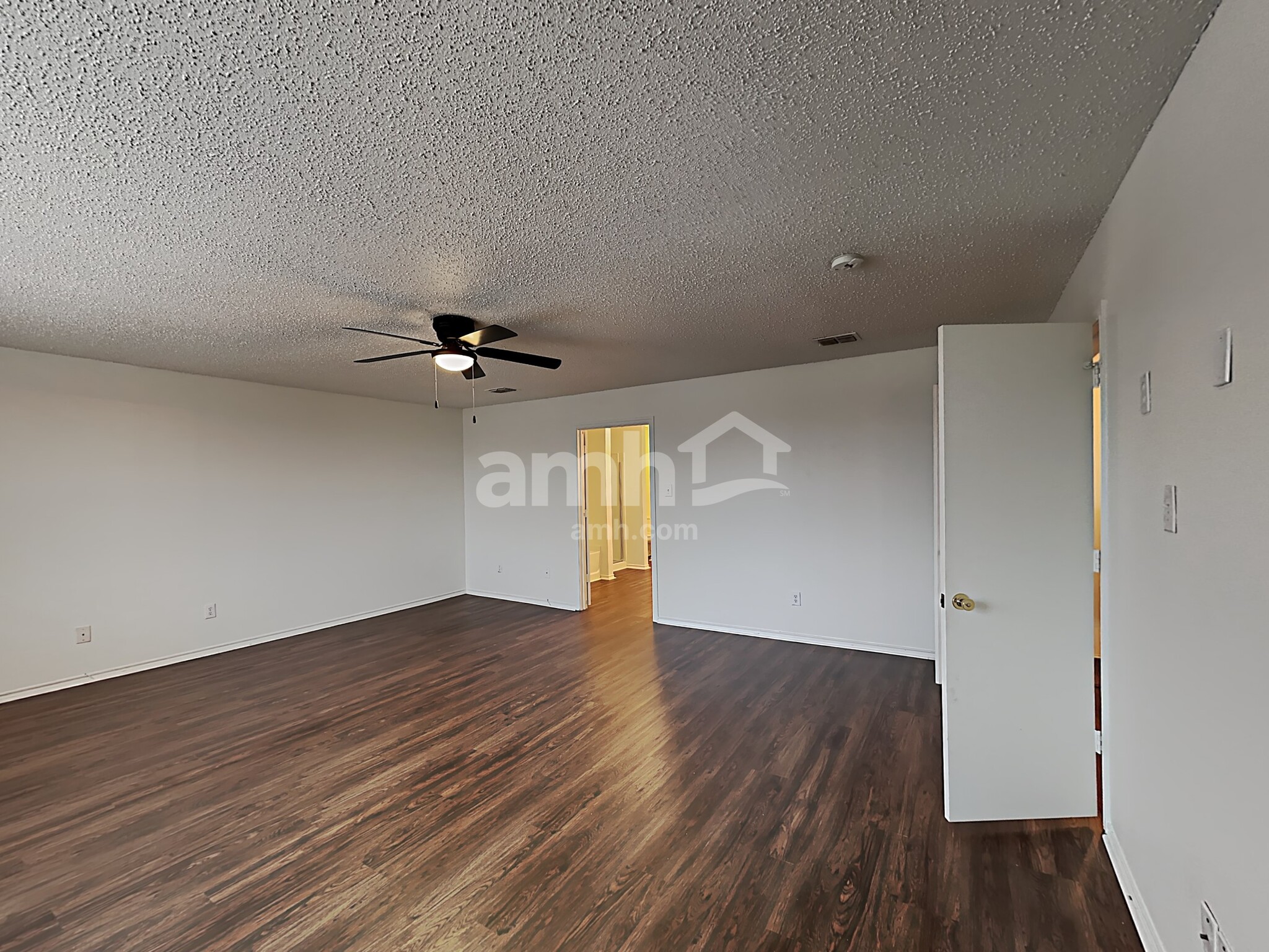 Building Photo - 16656 Jasmine Springs Dr