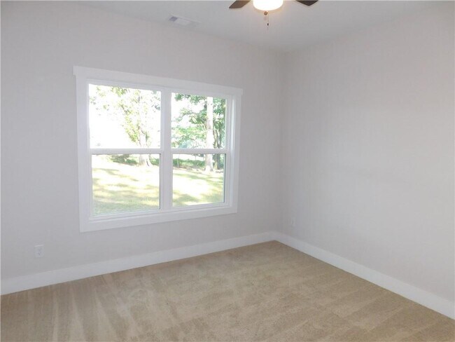 Building Photo - 340 Harmony Dr