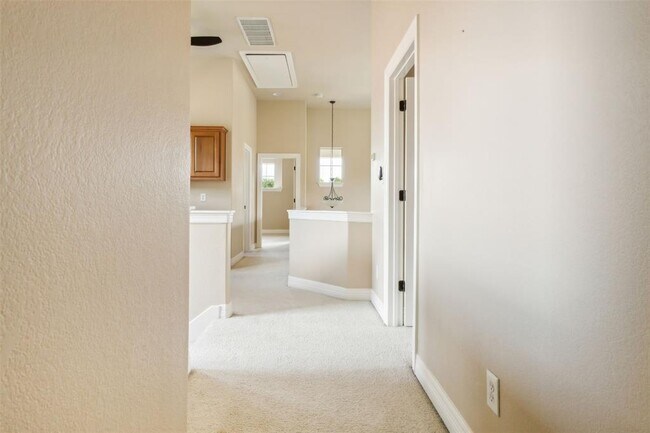 Building Photo - 15528 Interlachen Dr