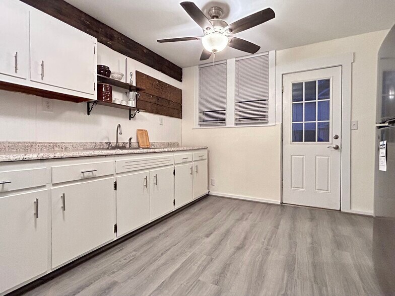 Building Photo - 108 Karns Ave