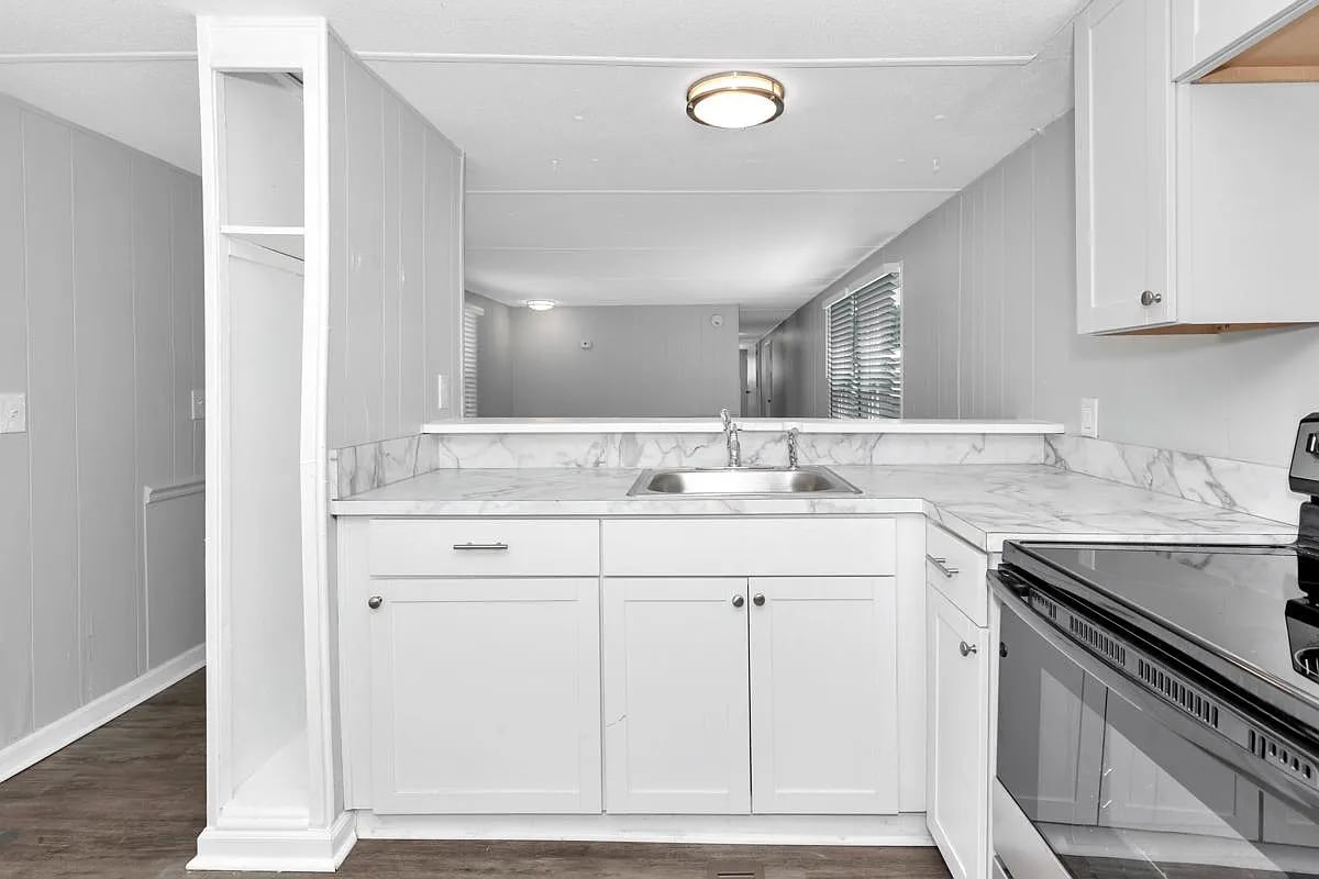 Building Photo - 415 W Limestone Rd