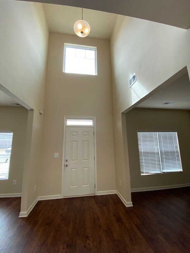 Building Photo - 4702 Southwind Rd
