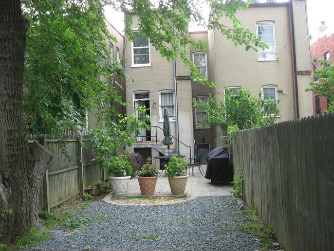 Building Photo - 1308 Potomac Ave SE