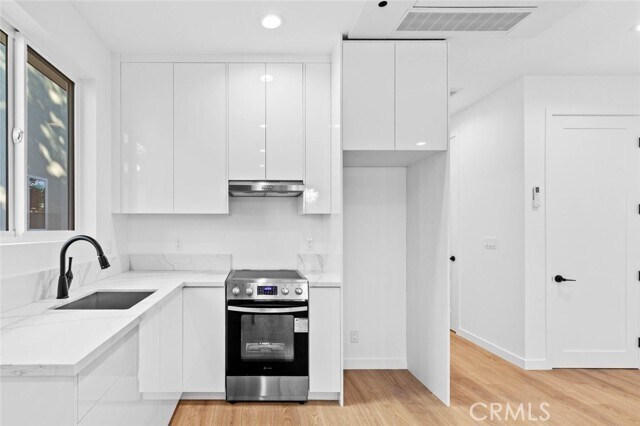 Building Photo - 6844 Cedros Ave