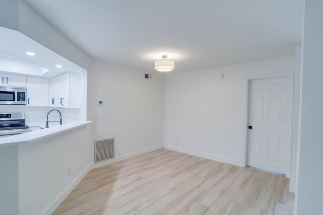 Building Photo - 1111 Salerno Ct
