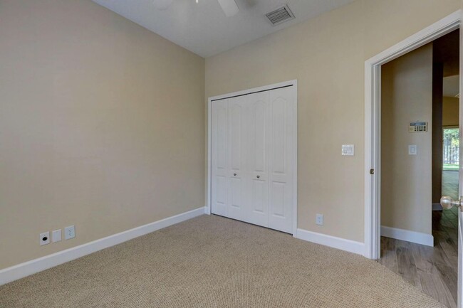 Building Photo - 2951 SW Pond Way