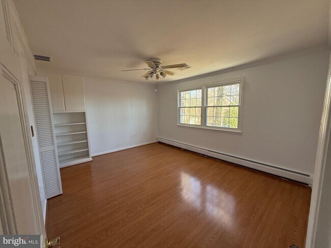 Building Photo - 9616 Burke View Ave