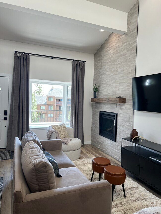 Building Photo - 754 Boulder Ct
