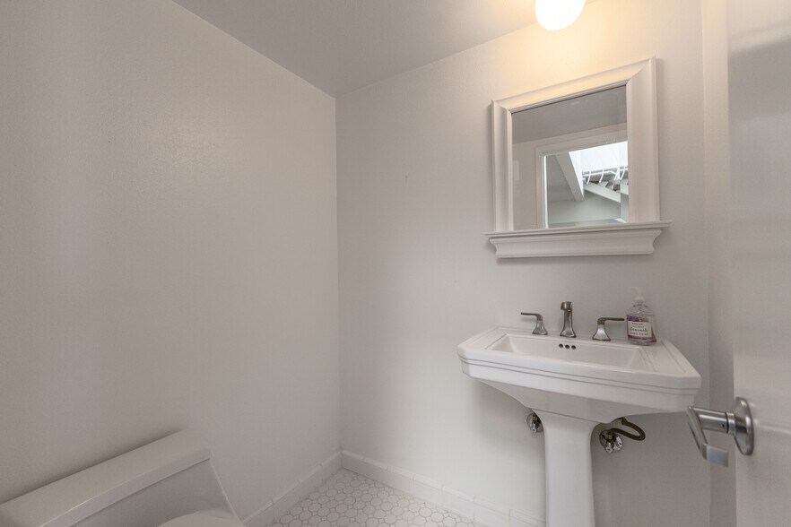 Building Photo - 1709 Camino de Villas