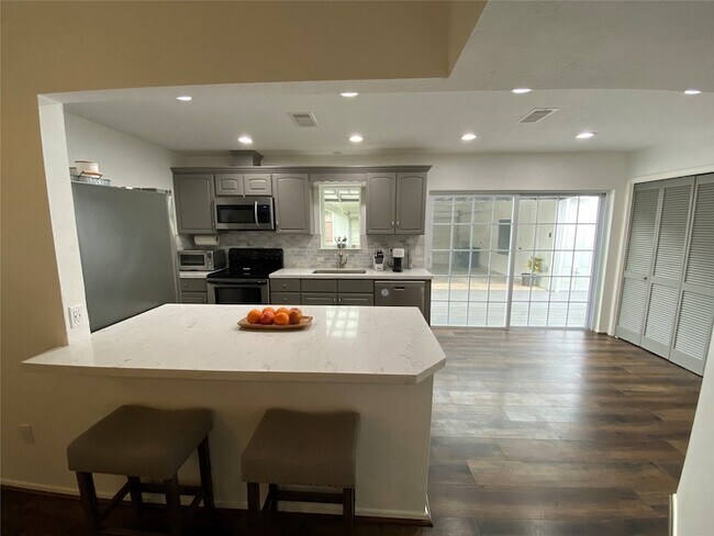 Building Photo - 8310 Spring Wind Dr
