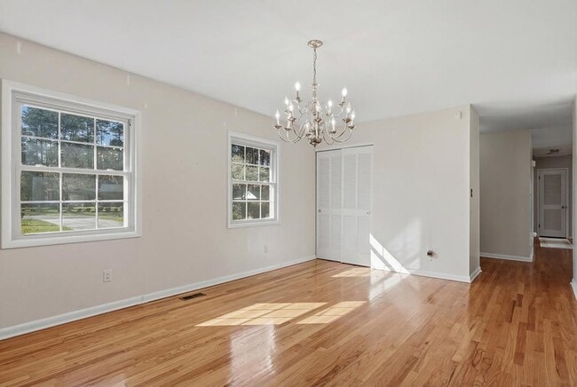 Building Photo - 2101 Goldendale Ln