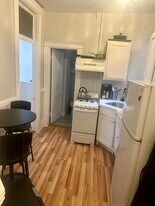 Building Photo - 76 Maple St