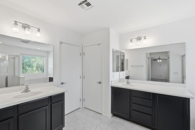 Building Photo - Spacious 4 Bedroom 2 Bath In Peoria with Pool and Sports Court