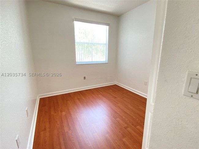 Building Photo - 1658 SE 28th Ct