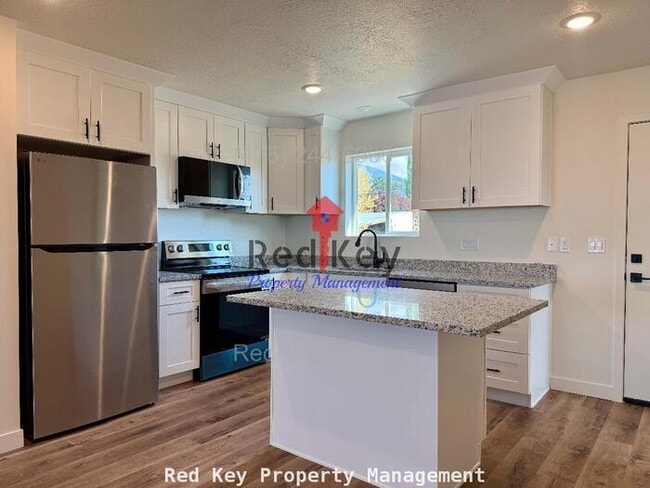 Building Photo - 600 N Duplex NEW