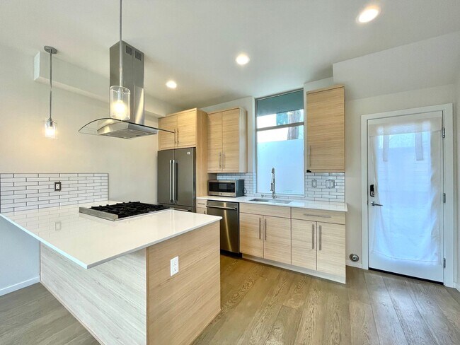 Building Photo - Great Townhome for rent