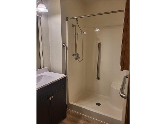 Building Photo - 609 Main St S