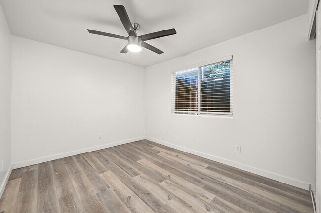 Building Photo - 6208 Pembroke Dr