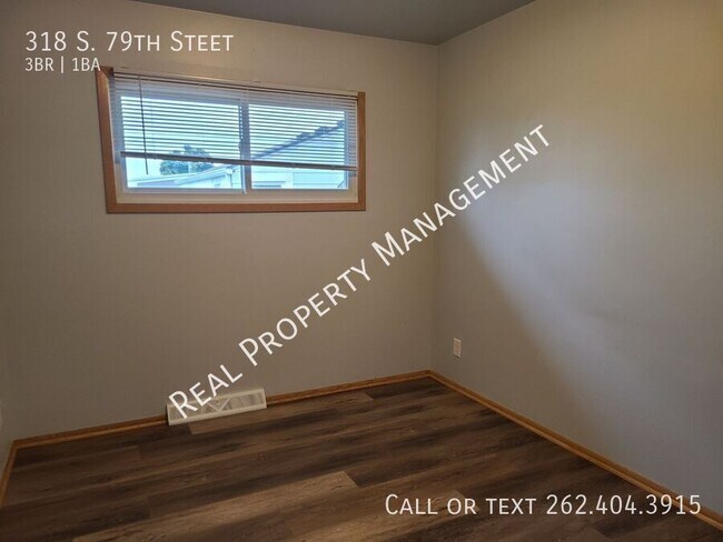 Building Photo - 318 S 79th St