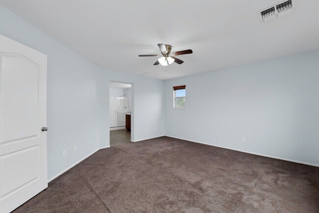 Building Photo - 2220 S Ponderosa Dr
