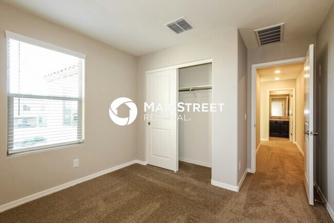 Building Photo - 3939 S 82nd Dr