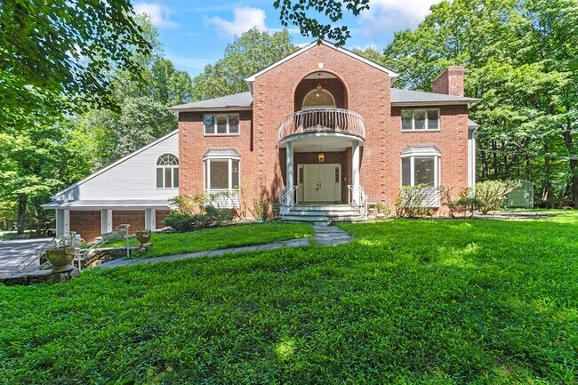 Building Photo - 501 Woodbine Rd