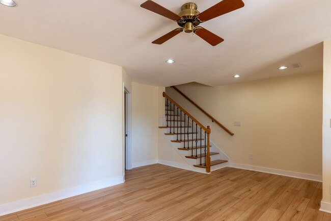 Building Photo - Beautiful home with amazing view