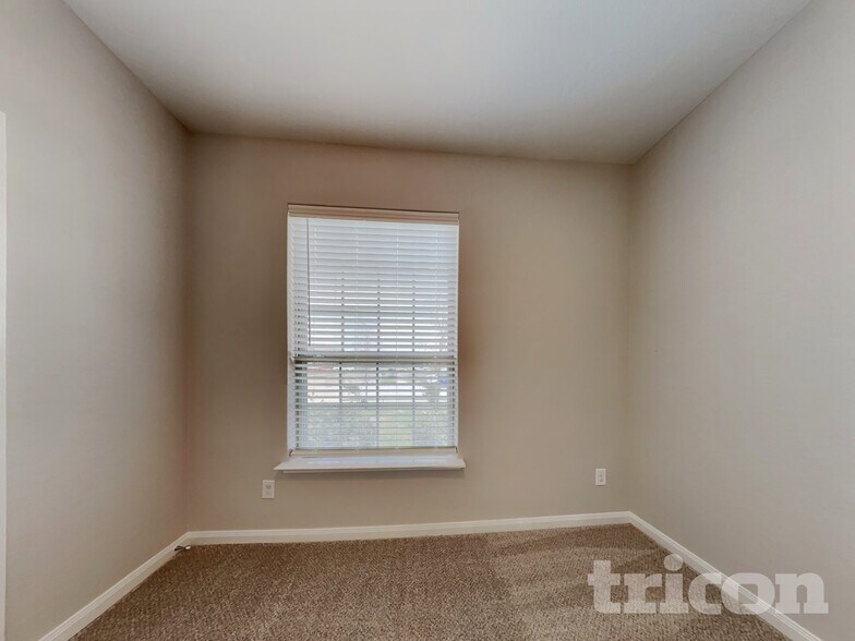 Building Photo - 216 Ryan St