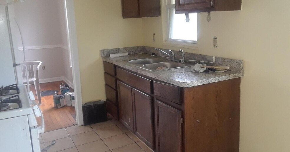 Building Photo - 4322 E 175th St