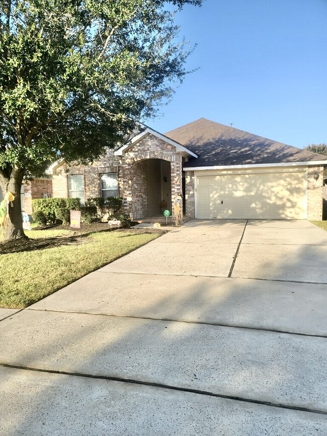 Building Photo - 15107 Summer Sunset Dr