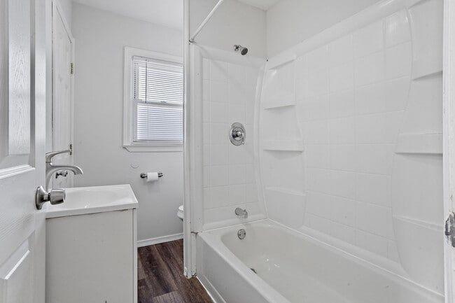 Building Photo - 332 W Olive St