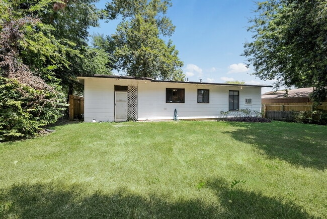 Building Photo - 418 Saratoga Dr