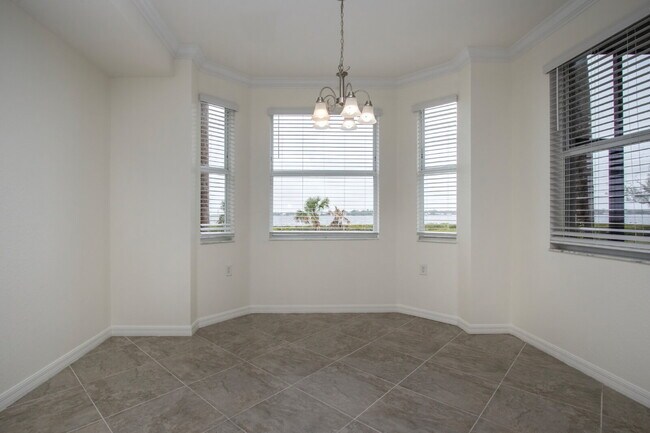 Building Photo - Riverfront Condo - 2 bed - 2 bath for rent