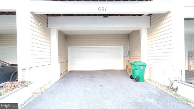 Building Photo - 631 Hurdle Mill Pl