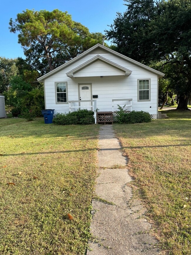 Primary Photo - 302 10th Ave N