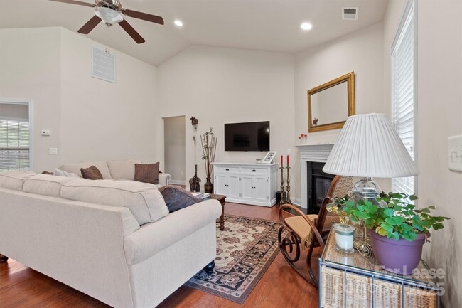 Building Photo - 7266 Kenyon Dr